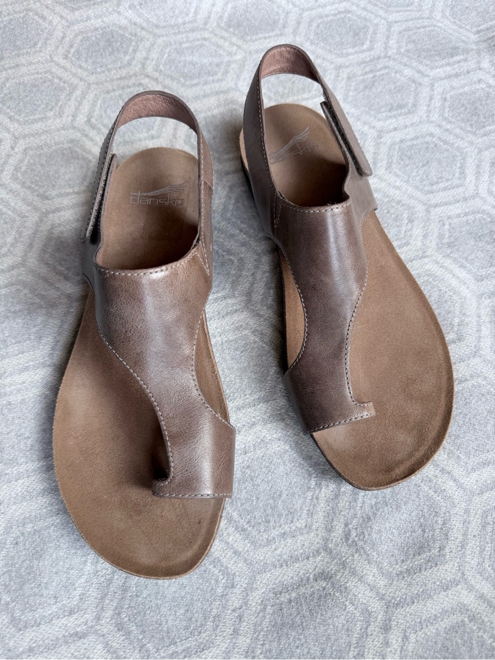 Dansko Reece Sandals “Stone” Burnished Leather Toe Loop Women’s 39 US 8.5-9 EUC
